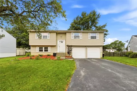 7090 Academy Ln, Lockport, NY 14094