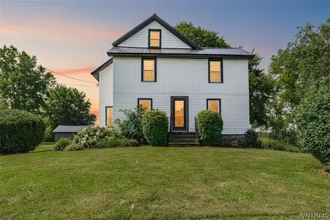 6722 Hatter Rd, Newfane, NY 14108