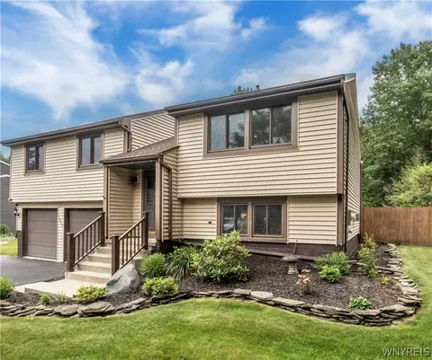 1452 Darlington Dr, Evans, NY 14047