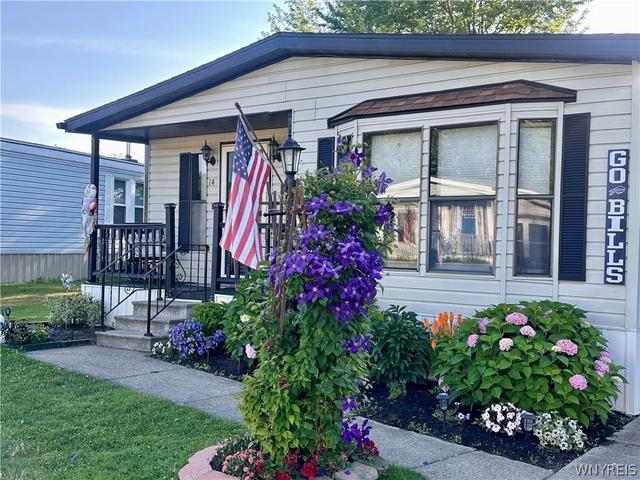 14 Brookridge Dr, Hamburg, NY 14075