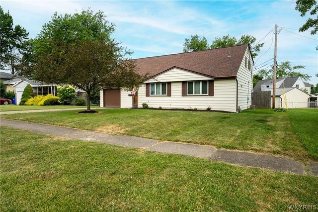 5068 Chapman Pkwy, Hamburg, NY 14075
