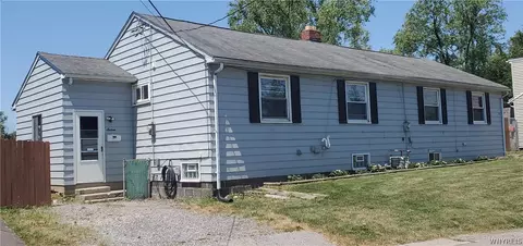 18 Sandstone Dr #16, Cheektowaga, NY 14225