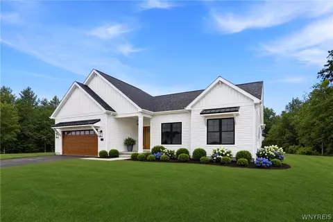 5693 Dorothy Cir, Clarence Center, NY 14032