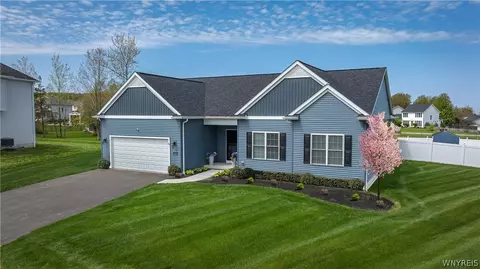 5693 Dorothy Cir, Clarence Center, NY 14032