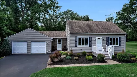7540 Salt Rd, Clarence Center, NY 14032