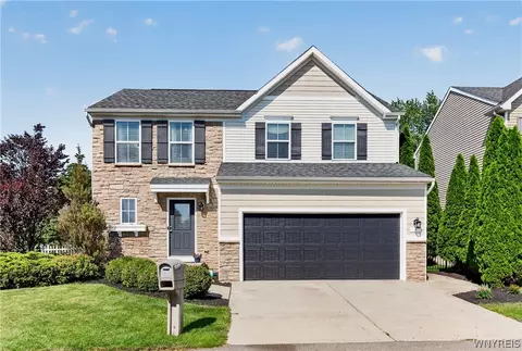3 Scooter Ln, Hamburg, NY 14075