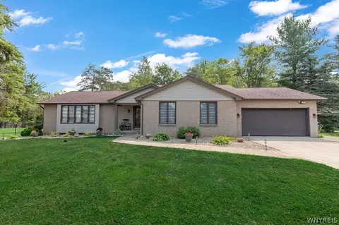 4627 Mckinley Pkwy, Hamburg, NY 14075