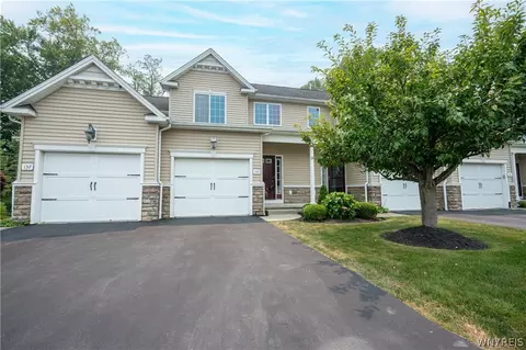 155 Slate Bottom Dr, Depew, NY 14043