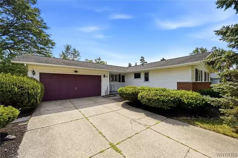 103 Colony Ct, Amherst, NY 14226