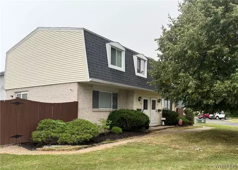 52 Parkview Ct, Lancaster, NY 14086