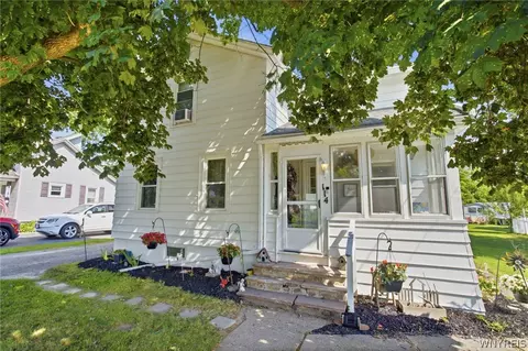 114 Pleasant St, Ridgeway, NY 14103