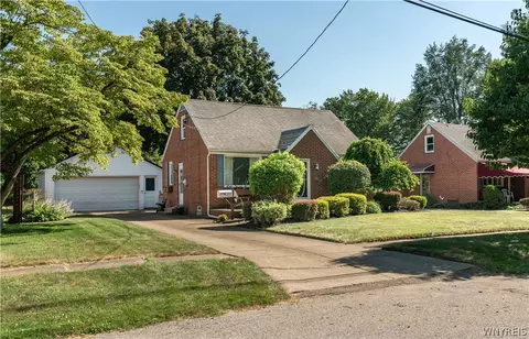 31 Sunset Rd, Cheektowaga, NY 14227