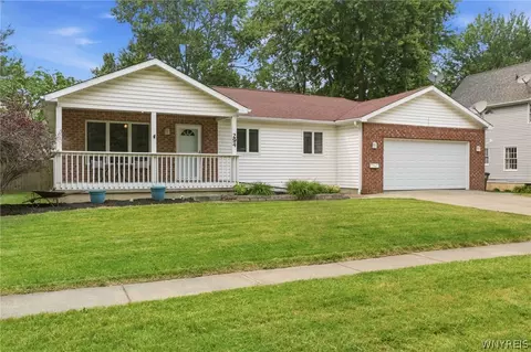 294 Daniel Dr, North Tonawanda, NY 14120