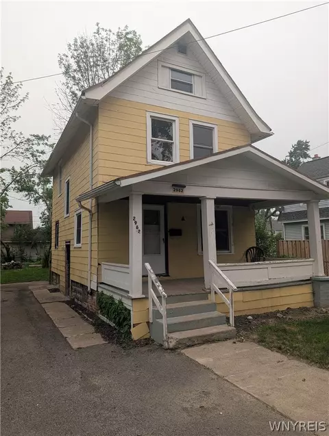 2962 Mckoon Ave, Niagara Falls, NY 14305
