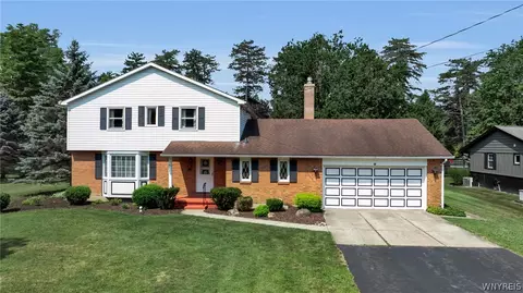 10 Crimson Ln, Elma, NY 14059