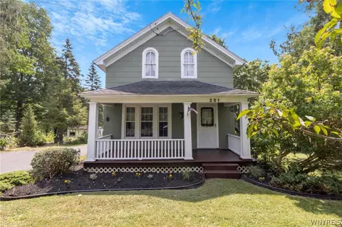 301 Bennett Rd, Cheektowaga, NY 14227