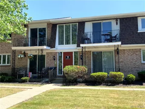 71 Georgian Lane Apt 7 Ln, Amherst, NY 14221