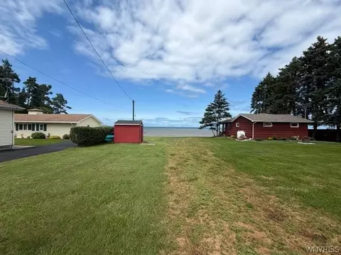9087 Lakeshore Dr, Somerset, NY 14012