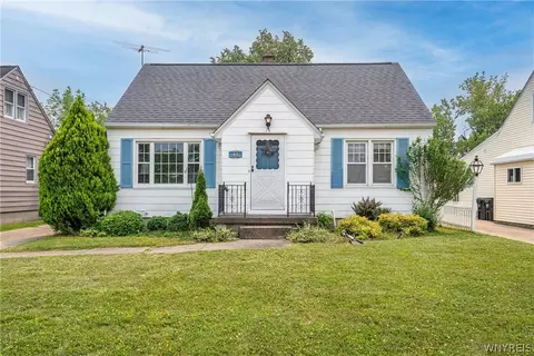 76 Canterbury Ln, Buffalo, NY 14217