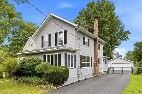 3933 Lockport Ave, Wheatfield, NY 14120