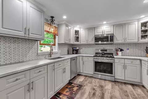 Kitchen - 10875 Howe Rd, Clarence, NY 14031 photo 2 of 5