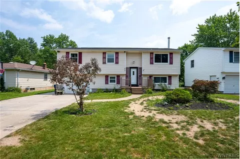 14 E Park Dr, Lockport, NY 14094