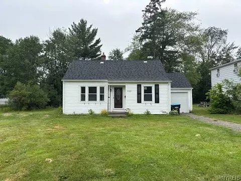 3360 Greenway Rd, Grand Island, NY 14072