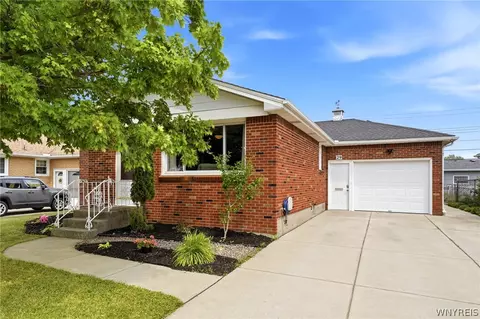 29 Bay Ln, Cheektowaga, NY 14225