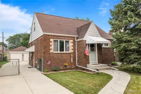 95 Westland Pkwy, Cheektowaga, NY 14225
