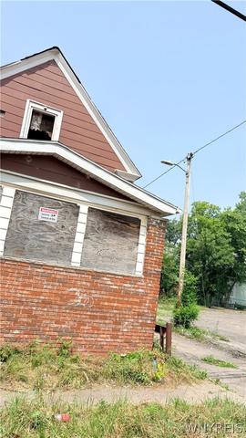 1512 18th St, Niagara Falls, NY 14305