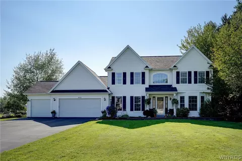 1651 Shallow Crk, Webster, NY 14580