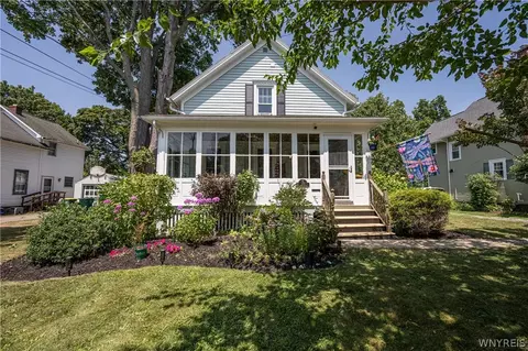 27 Linwood Ave, Hamburg, NY 14075