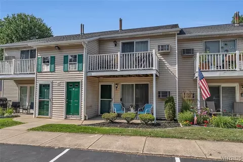 11 E Sunmist Sq #E, Amherst, NY 14228