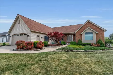 3921 Wildwing Dr, Wheatfield, NY 14120