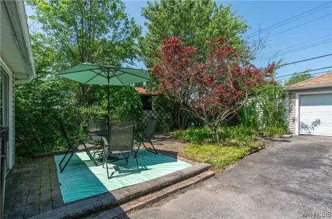 Exterior - 153 Eiseman Ave, Buffalo, NY 14217 photo 6 of 10