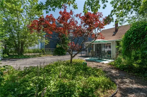 Exterior - 153 Eiseman Ave, Buffalo, NY 14217 photo 7 of 10