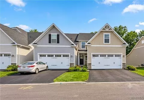 173 Sandstone Cir, Grand Island, NY 14072