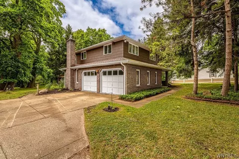 1940 Dodge Rd, East Amherst, NY 14051