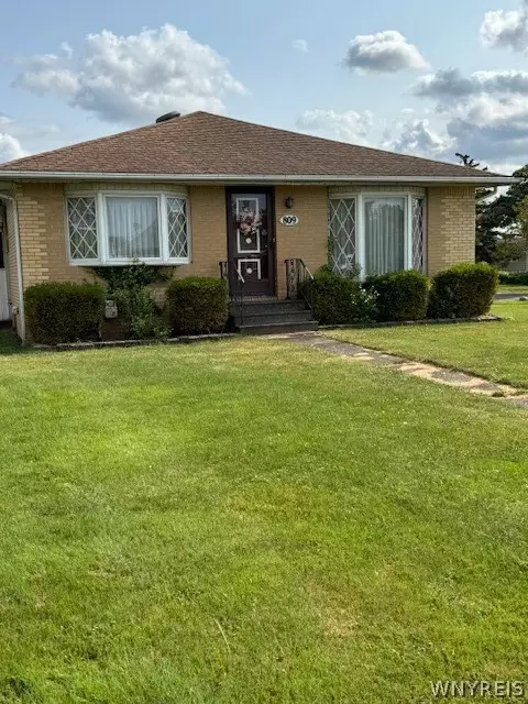 809 George Urban Blvd, Cheektowaga, NY 14225