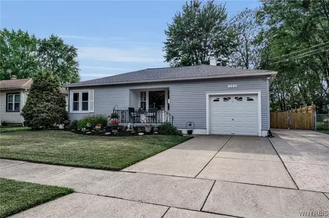250 Roncroff Dr, North Tonawanda, NY 14120
