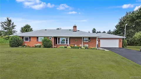 13510 Sanders Hill Rd, Strykersville, NY 14145