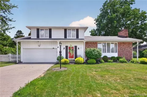 33 Gregory Dr, West Seneca, NY 14224