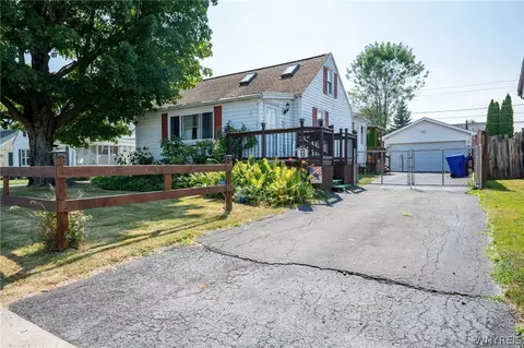 302 Knox Ave, West Seneca, NY 14224