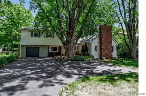 1715 Hopkins Rd, Getzville, NY 14068