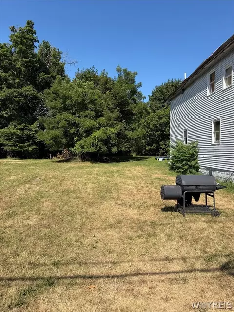 34 Sanford St, Buffalo, NY 14214