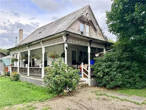 16 E Water St, Friendship, NY 14739