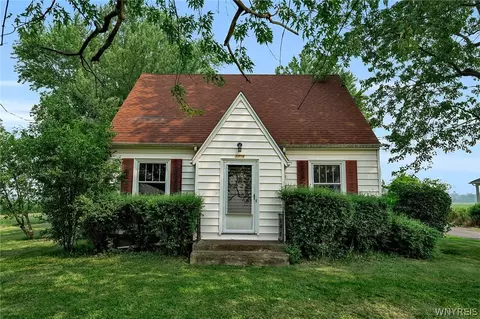 2705 Niagara Rd, Wheatfield, NY 14304