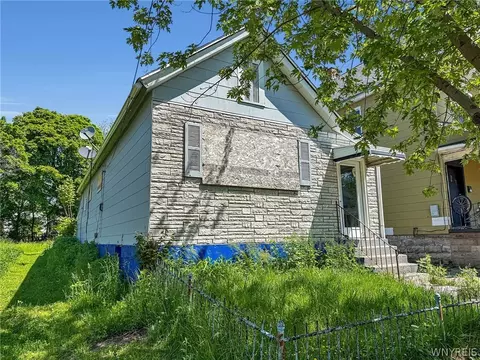 18 Helen St, Buffalo, NY 14213