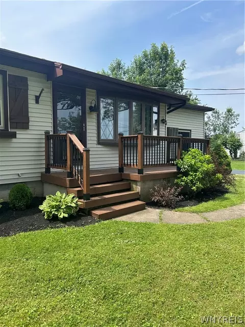 6690 Townline Rd, Wheatfield, NY 14120