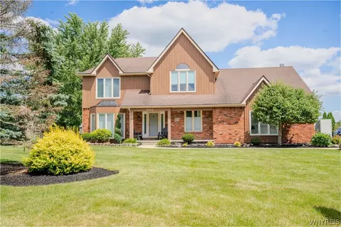 6171 Meadow Lakes Dr, East Amherst, NY 14051